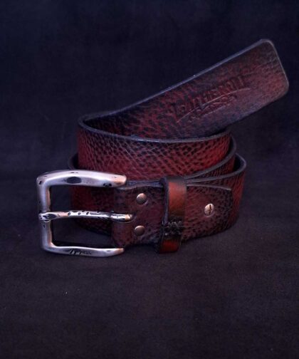 Cinturón rojo y negro de cuero con hebilla rústica negra/niq. de 40mm